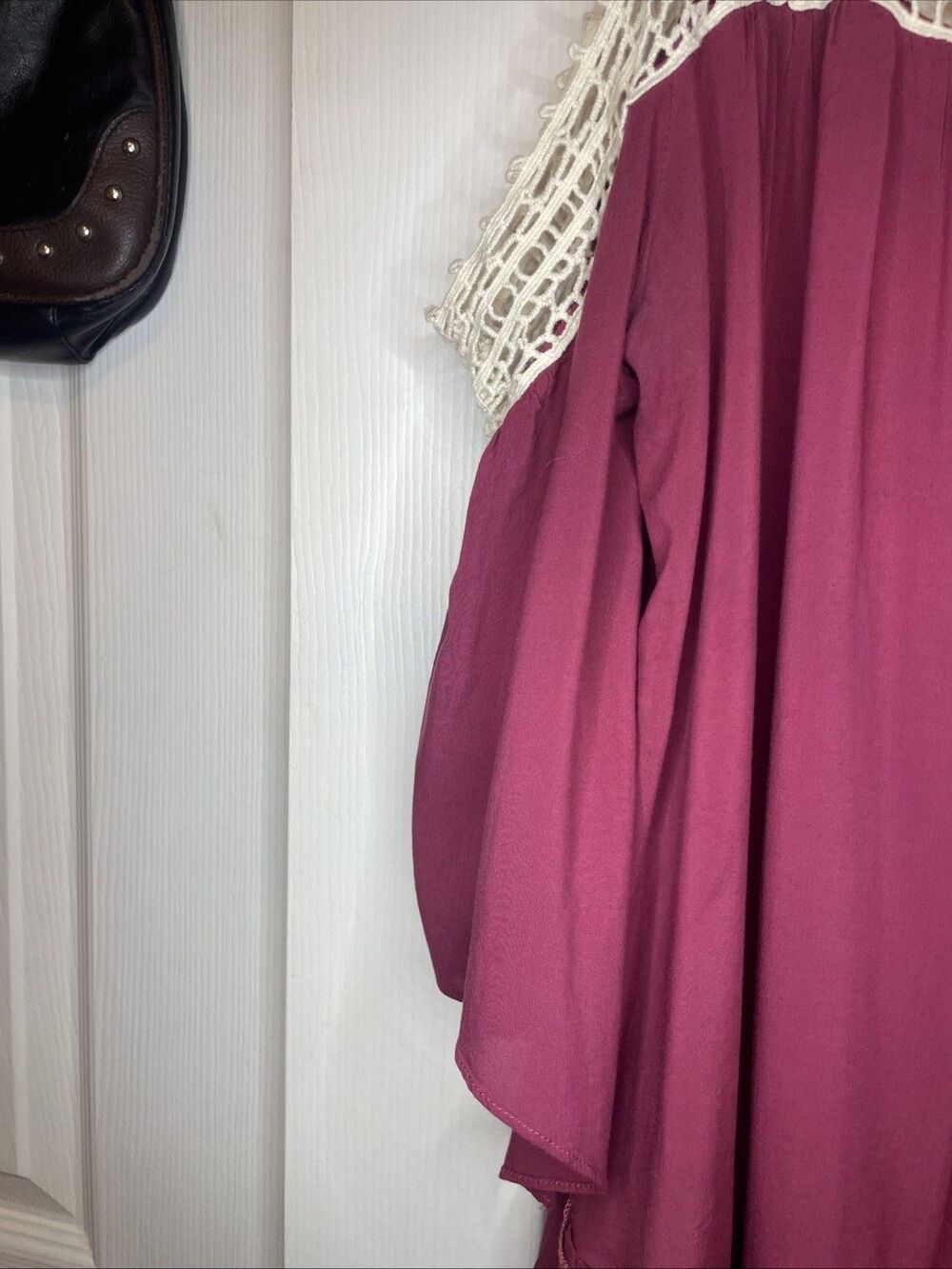 Jodifl Boho Sleeveless Blouse Size M Crochet Lace Trim Burgundy Ruffle Hem Top - Picture 3 of 6